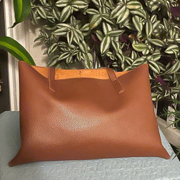 Vince Camuto - Picture 2 of 7